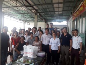đoàn thiện nguyện chụp ảnh lưu niệm đoàn thiện nguyện.jpg
