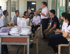 Nhà báo Nguyễn Gia Cương giới thiệu đoàn thiện nguyện.png Nhà báo Nguyễn Gia Cương giới thiệu đoàn thiện nguyện.png